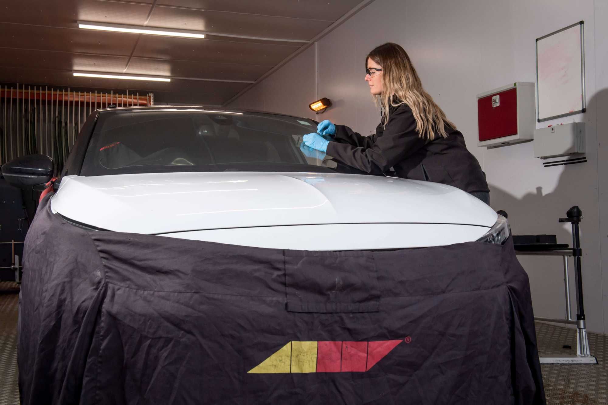 Autoglass technician working on a vehicle windscreen